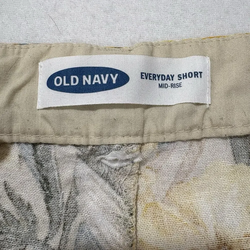 Old Navy Women's 20 Everyday Shorts Mid Rise 5" Inseam Yellow Hawaiian Floral - Picture 3 of 14